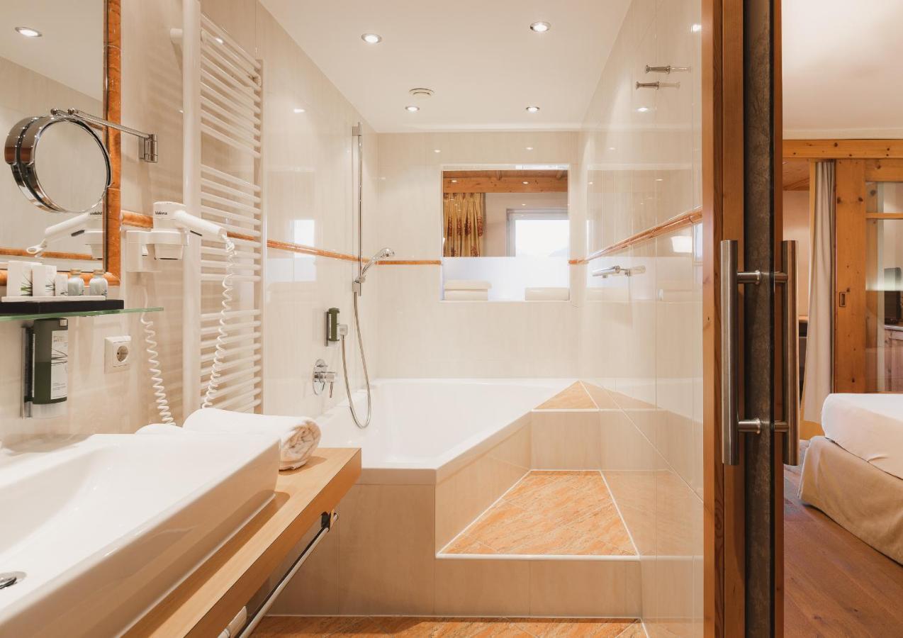 Hotel Bergblick 4 Sterne Superior Фис Екстериор снимка