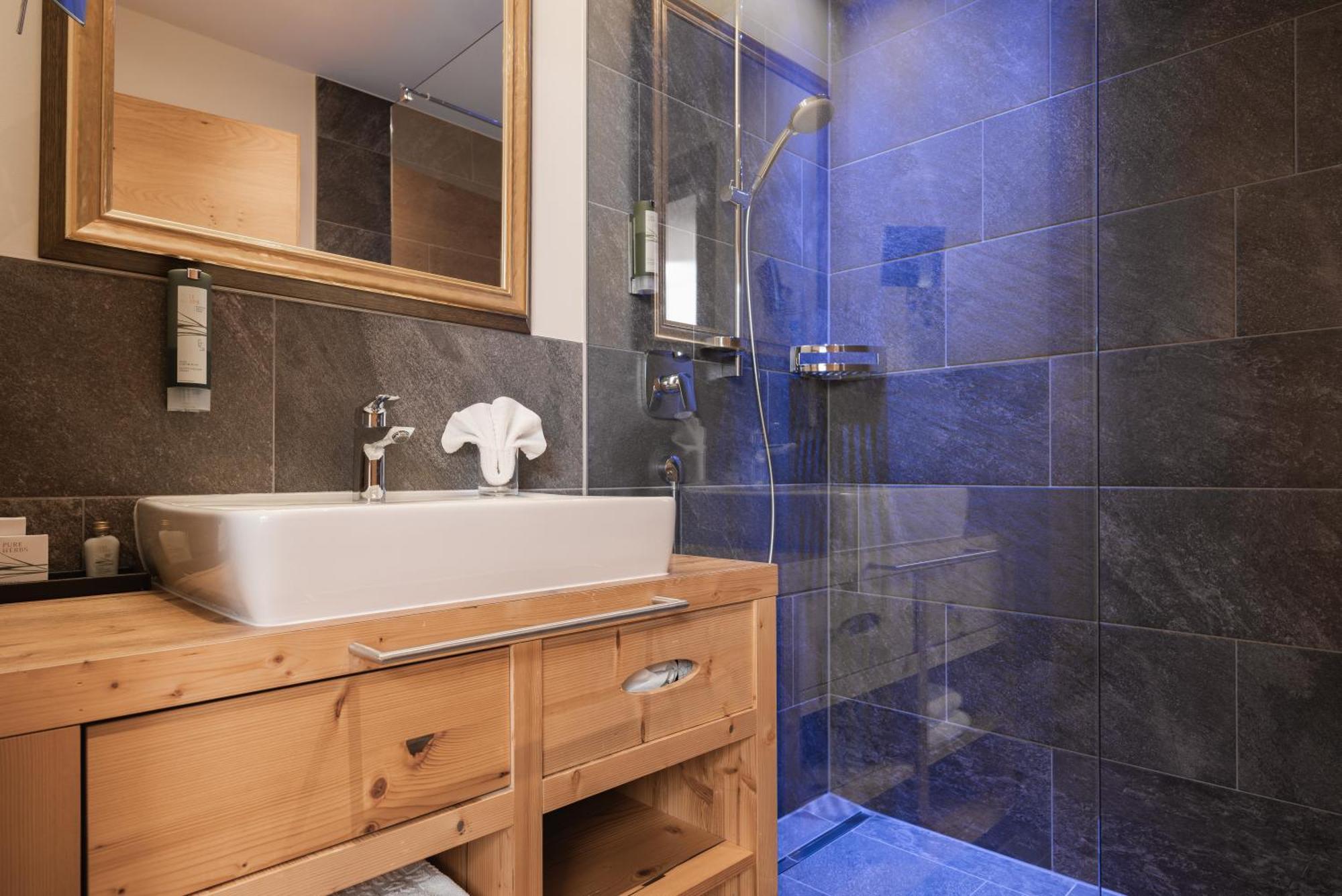 Hotel Bergblick 4 Sterne Superior Фис Екстериор снимка