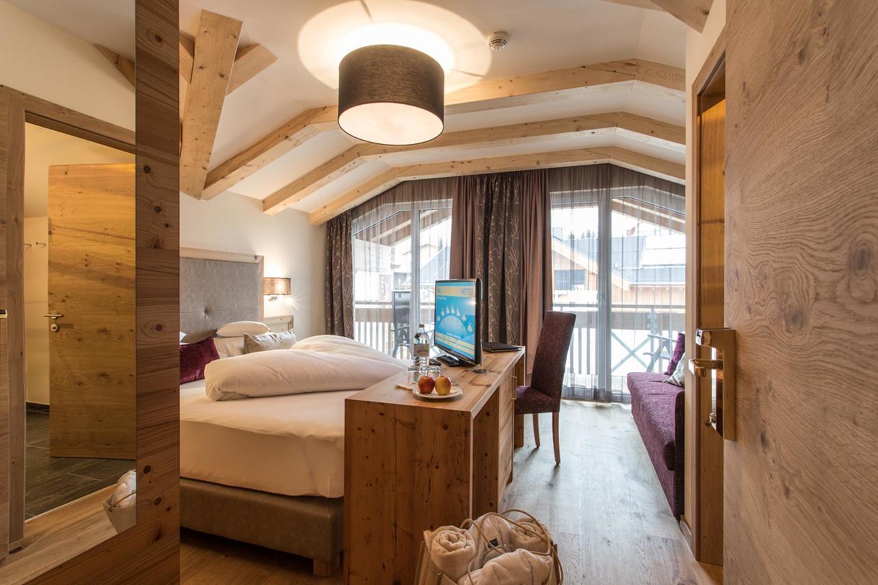 Hotel Bergblick 4 Sterne Superior Фис Екстериор снимка