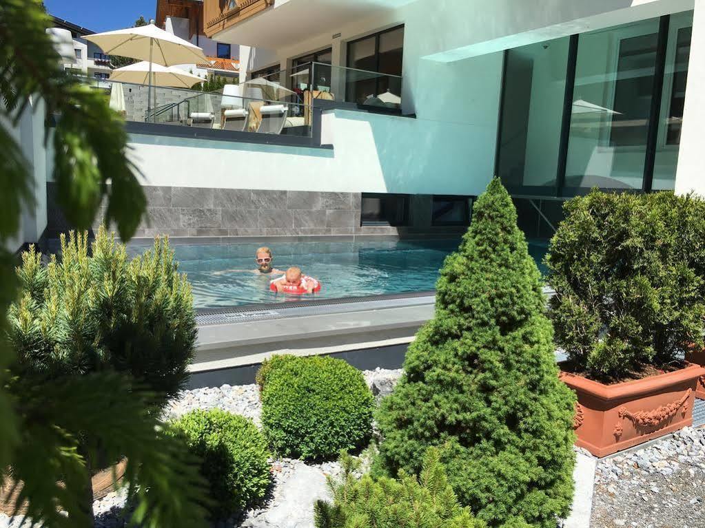 Hotel Bergblick 4 Sterne Superior Фис Екстериор снимка